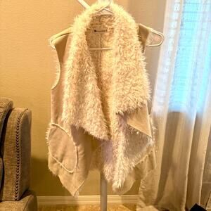 The impeccable pig Fuzzy Beige Sleeveless Vest
